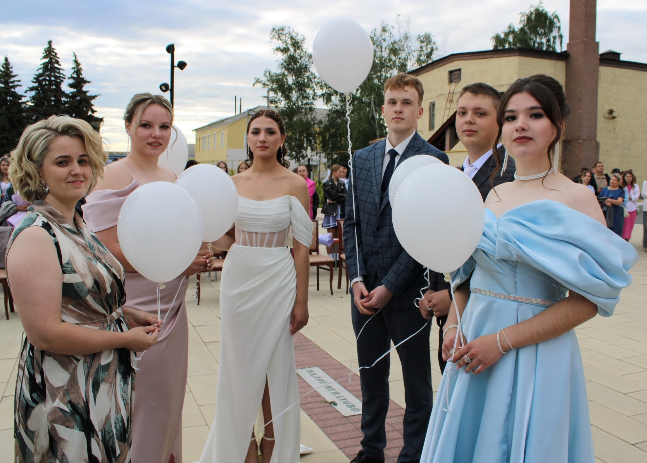 В добрый путь, выпускники!.