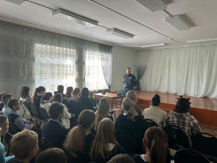 Профилактическая беседа инспекторов ГИБДД о правилах дорожного движения!.
